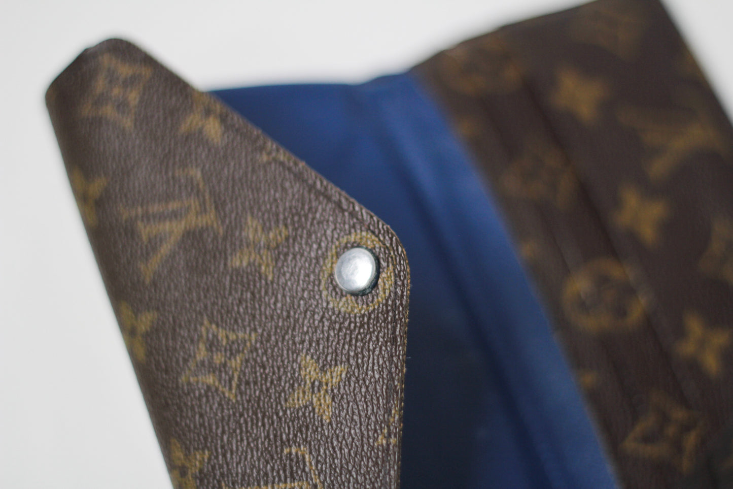 Louis Vuitton Wallet Brown Monogram (blue inside)